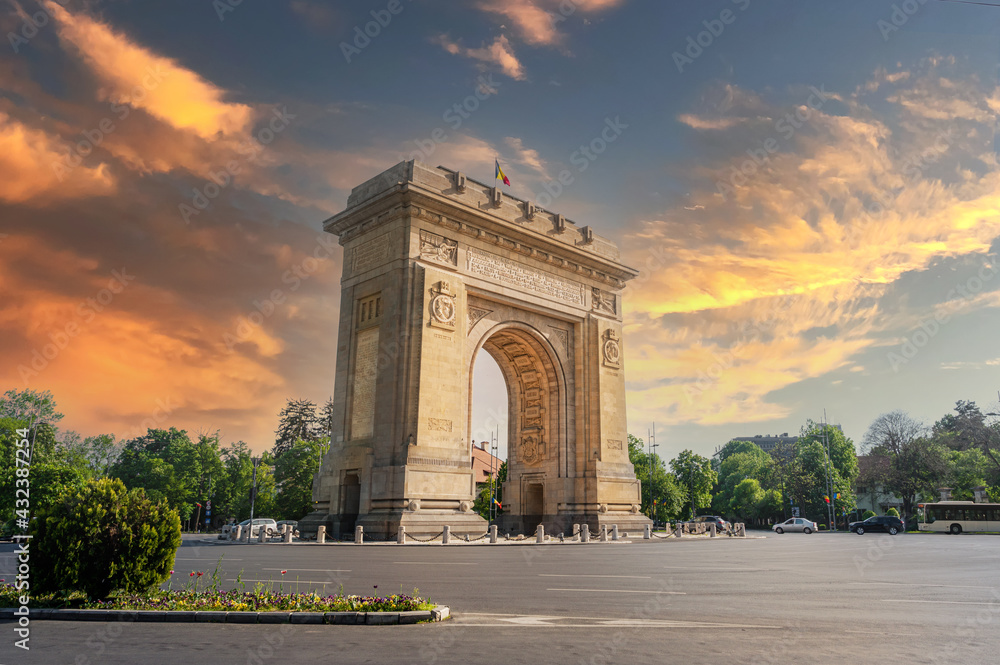 Obraz na płótnie Historical monument in Buchareast, Arch of Triumph representing the victory of Romanian soldiers who managed to liberate the capital in the second world war. w salonie
