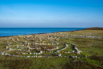 Wall Mural - Steinkreise am Strand auf der Insel Fehmarn