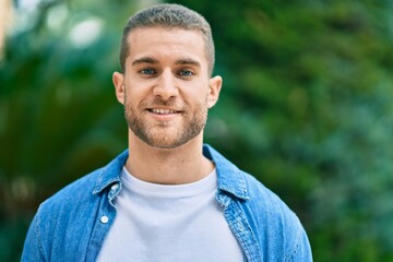 Sticker - Young caucasian man smiling happy standing at the park.