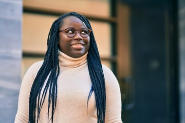 Poster - Young african american woman smiling happy standing at the city.