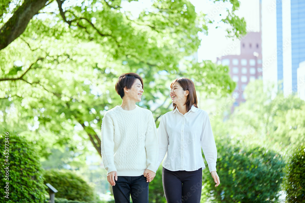 仲のいい爽やかな若いカップル の Stock フォト | Adobe Stock