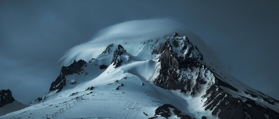 Wall Mural - dramatic timelapse of mount hood at dusk