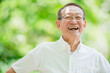 © naka - シニア男性・新緑