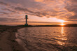 Traumhafter Sonnenaufgang am Falckensteiner Strand mit Leuchtturm.