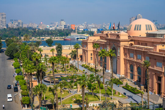 Wall Mural -  - CAIRO, EGYPT - MAY 11, 2021 : Cairo Museum Of Egyptology And Antiquities. aerial view of Facade of the Egyptian Museum in Cairo and the Nile River