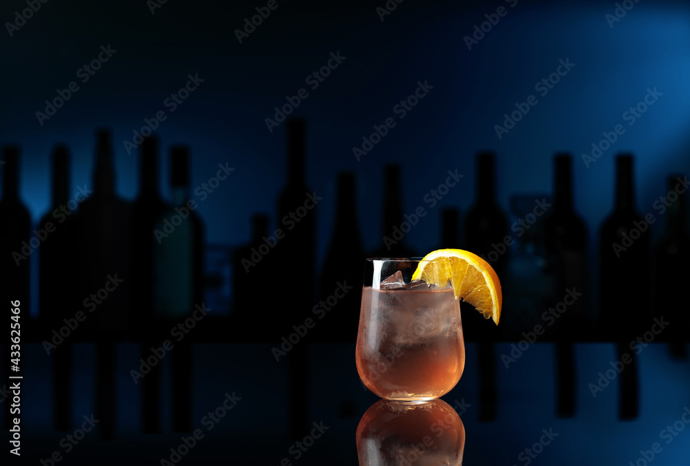 Cocktail Great Gatsby with orange slice. - obrazy, fototapety, plakaty 