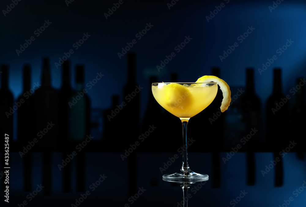 Cocktail Sidecar on a black table in a bar. - obrazy, fototapety, plakaty 