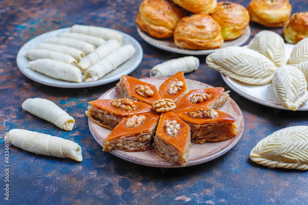 Spermadan omlet yasadi Kotib va direktor jinsiy aloqa