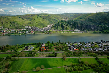 Wall Mural - Stadt am Fluss Mosel Rhein - Wege Transport per Schiff - aus der Luft - Luftaufnahme - Emissionen - Brücke - Straße Wasserstraße