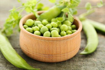 Poster - Peas on bowl with green stem on wooden table