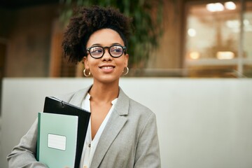 Poster - Young african american businesswoman smiling happy at the city.