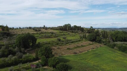 Wall Mural - Aerial view of the beautiful Tuscan countryside during spring.