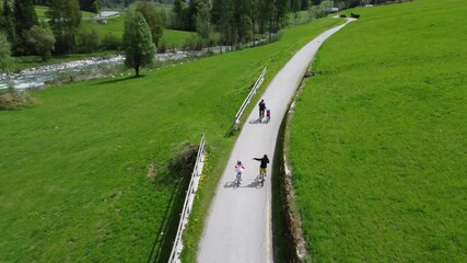 Poster - bicicletta famiglia pista ciclabile pedalare val di sole natura 