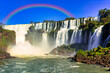 イグアスの滝にかかる虹
