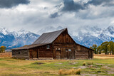Fototapeta Góry - historic Moulton barns n Mormons' Row against the dramatic Teton mountain range  in Wyoming.