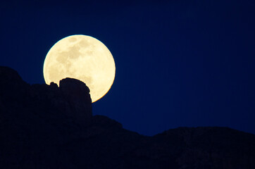 Wall Mural - full moon rising over mountains