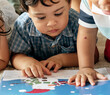 © Rawpixel.com - Children reading a book on the floor