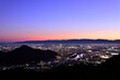 日本の岐阜市の夜景を百々ヶ峰山頂から見下ろす。