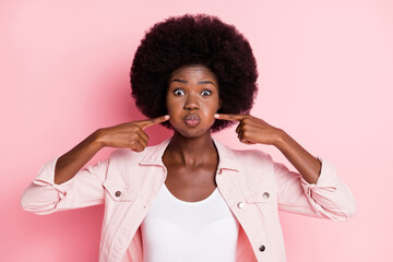 Poster - Close-up portrait of pretty funky wavy-haired girl holding air in cheeks fooling isolated over pink pastel color background