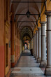 Arkaden in der Altstadt von Modena in der Emilia-Romagna in Italien 