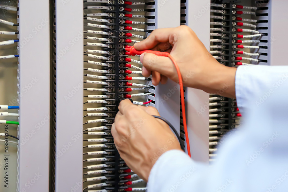 Electricity and electrical maintenance service, Engineer use meter ...