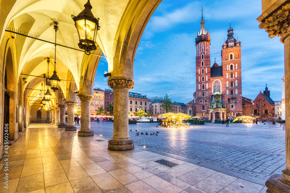 St. Mary's Basilica on the Krakow Main Square at Dusk, Krakow - obrazy, fototapety, plakaty 