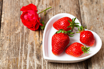 Wall Mural - Ripe strawberries in a heart shaped plate