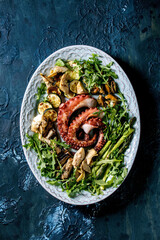 Canvas Print - Coocked grilled tentacles of octopus, sardines and mussels