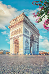 Canvas Print - View of the Arch of Triumph from the street in Paris