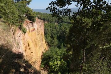 Wall Mural - Ockerfelsen bei Roussillon