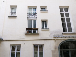 Wall Mural - A close-up on a parisian facade.