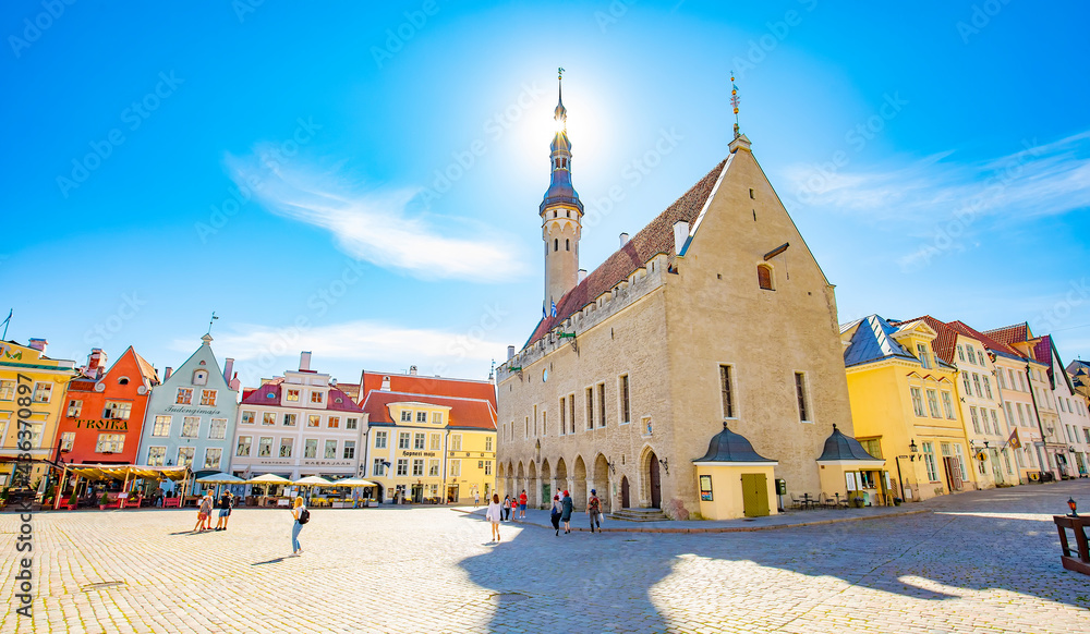 Obraz na płótnie Panoramic view of Tallinn Hall Square and old town, Estonia w salonie