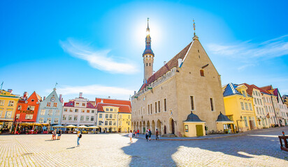 Fototapete - Panoramic view of Tallinn Hall Square and old town, Estonia