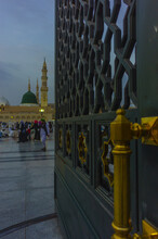 Pilgrims Crowd At Masjid Al Nabawi Along With The Green Dome