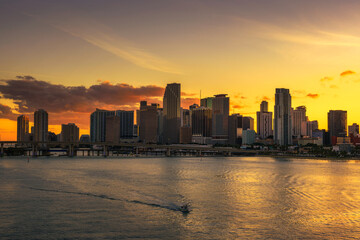 Wall Mural - Sunset above Downtown Miami Skyline and Biscayne Bay