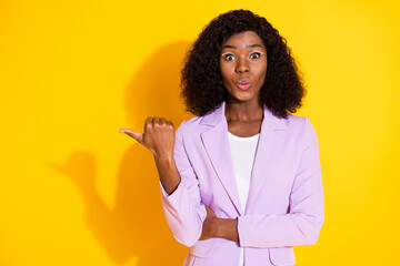 Sticker - Photo of young shocked amazed afro businesswoman point thumb copyspace promotion isolated on yellow color background