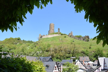 Sticker - Ruine der Löwenburg über Monreal