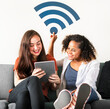 © Rawpixel.com - Friends with wifi signal icon