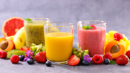 Canvas Print - fruit juice- fresh smoothie in glass