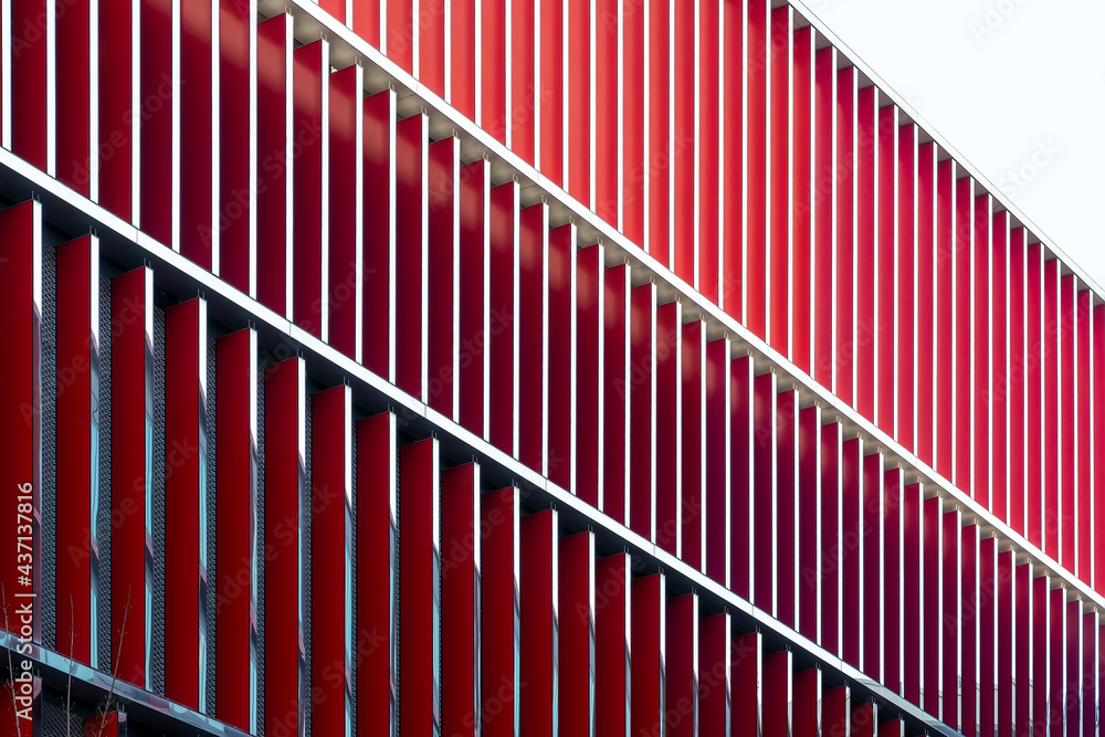 Facing the building with a ventilated facade. Aluminum colored facades ...