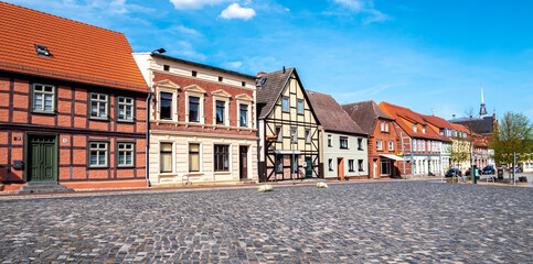 Panorama Häuser in der Altstadt von Röbel an der Mecklenburgische Seenplatte