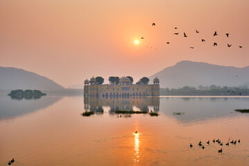 Fototapete - Tranquil morning at Jal Mahal Water Palace at sunrise in Jaipur. Rajasthan, India