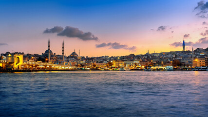 Fototapete - Panoramic of Istanbul city at twilight in Turkey.