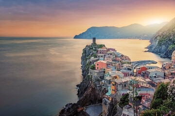 Canvas Print - Vernazza village in Cinque Terre national park at sunset, Italy