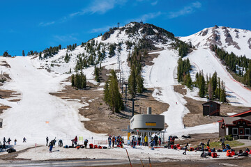 Canvas Print - Sunny exterior view of the Mammoth Ski Resort