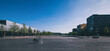 Krupp-Park und Krupp Gürtel in der Essener City als Parkanlage im Westviertel der Stadt Essen. Boulevard Krupp Hauptverwaltung bei strahlendem Sonnenschein und wolkenlosem Himmel.