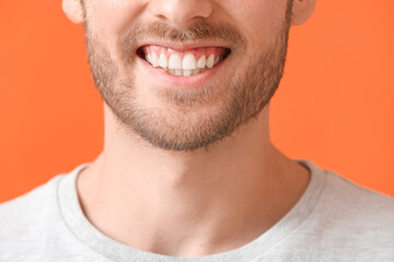 Poster - Smiling young man on color background, closeup