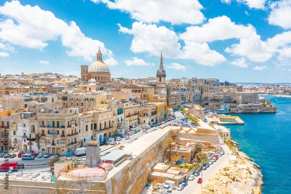 Obraz na płótnie Aerial view of Lady of Mount Carmel church, St.Paul's Cathedral in Valletta embankment city center, Malta. w salonie