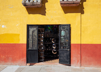 Wall Mural - Mexico, Colorful buildings and streets of San Miguel de Allende in historic city center.