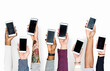 © Rawpixel.com - Hand holding mobile phones isolated